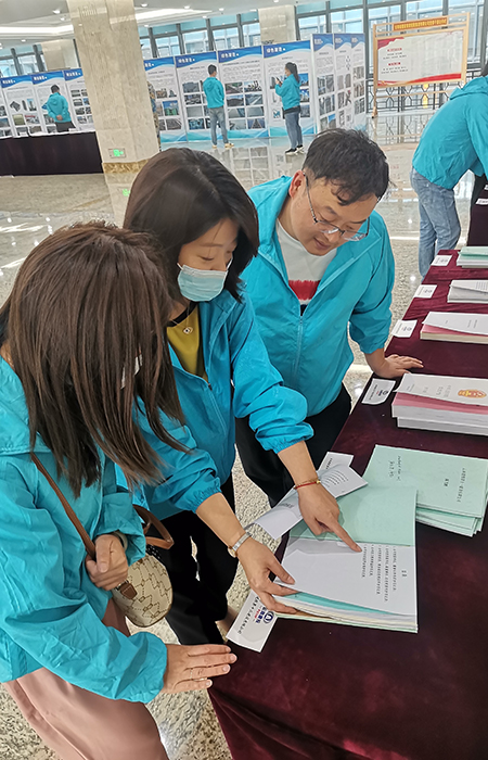 xiao 認(rèn)真學(xué)習(xí)、翻閱新《安全法》15.jpg